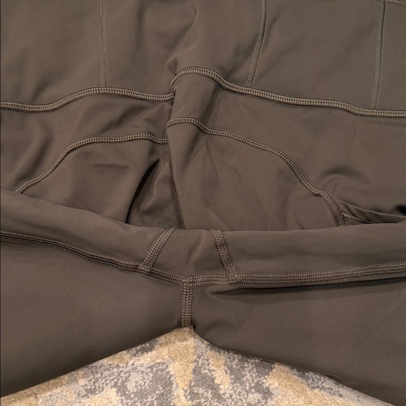 Lululemon Fast Free Crop II *Nulux 19"
Size 8 Olive - Picture 7 of 9